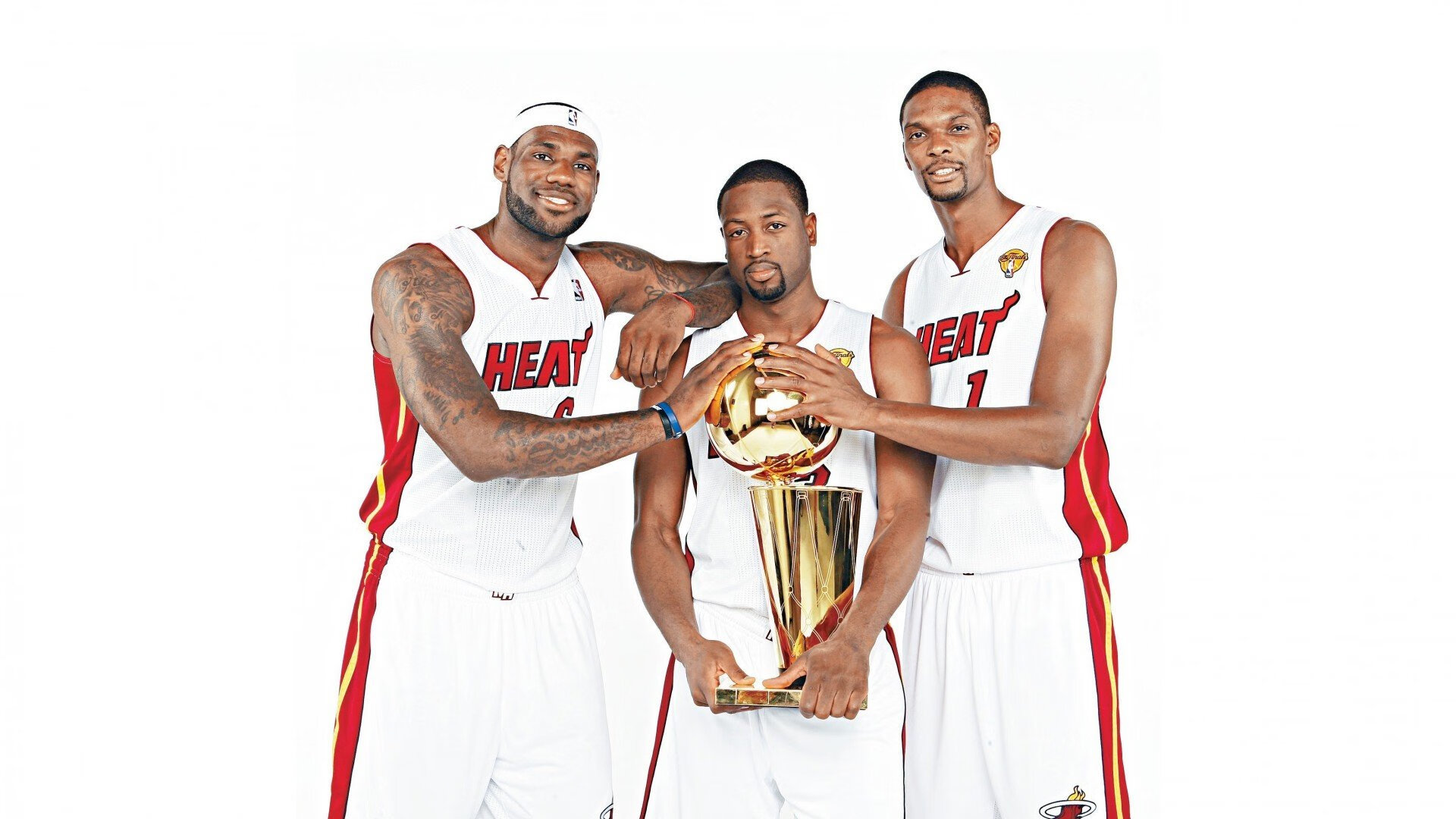 “水上救生:三叉湖游泳馆赛场考验运动员心理与身体极限”